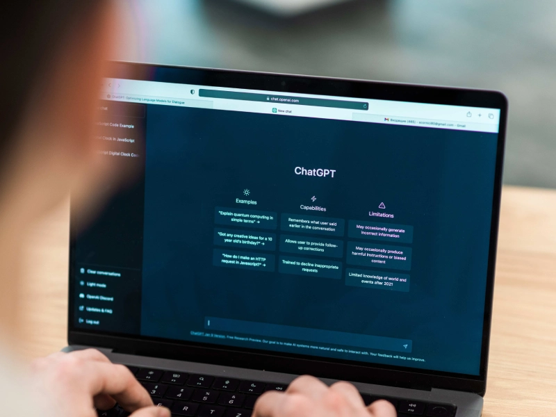 طراح گرافیک شخصی و مدیر هنری شما با چت جی بی تی
